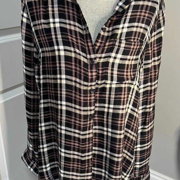 Beach Lunch Lounge Whitney Button Down Top Black & Sand Size M NWOT - Picture 3 of 3